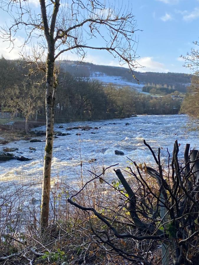 Cobbler'S Cottage At Kindrochet, Strathtay Pitlochry Bagian luar foto