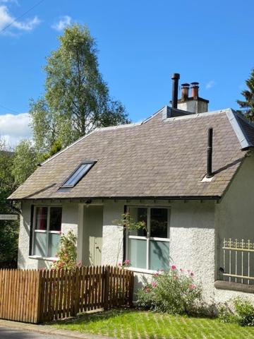 Cobbler'S Cottage At Kindrochet, Strathtay Pitlochry Bagian luar foto