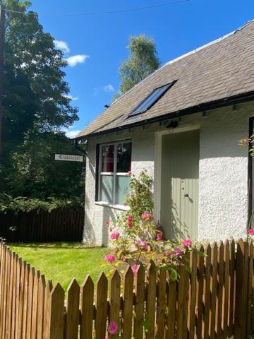 Cobbler'S Cottage At Kindrochet, Strathtay Pitlochry Bagian luar foto